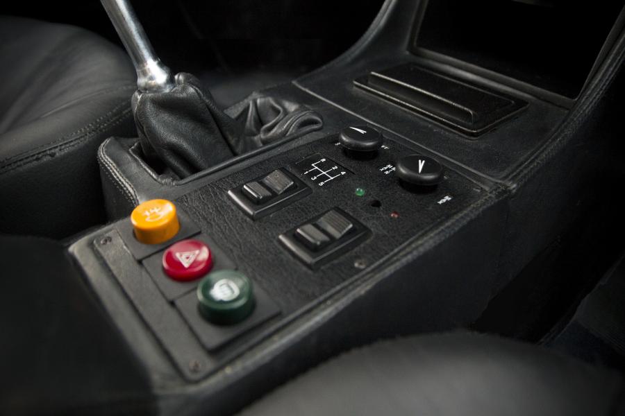 Детали интерьера BMW M1 Procar AHG 1979 года  (фото 12 из 40)